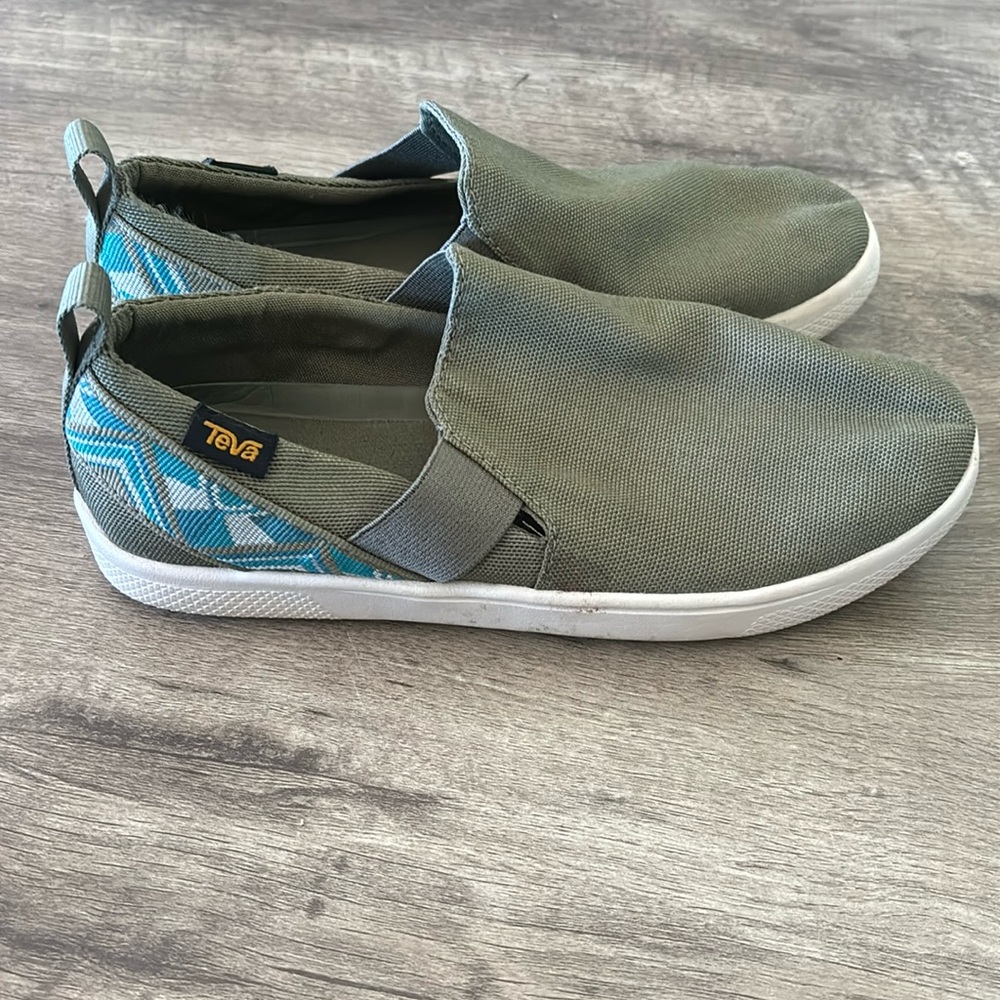 Teva slip on sneakers size 6